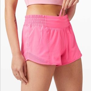 LULU HOTTY HOT SHORT LOW RISE 2.5” DARK PRISM PINK
